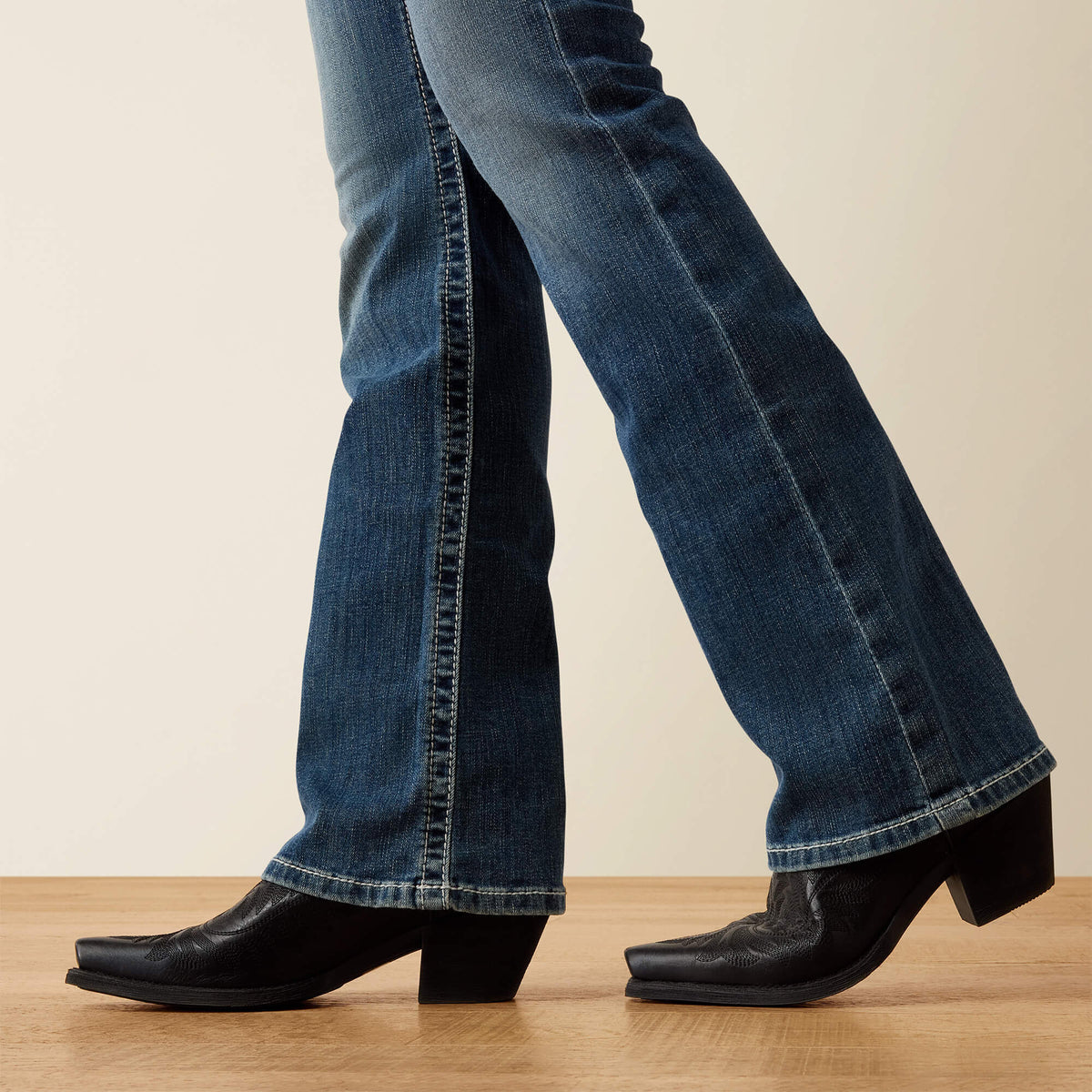 Ariat Essential | Mid Rise Raquel Boot Cut Jean