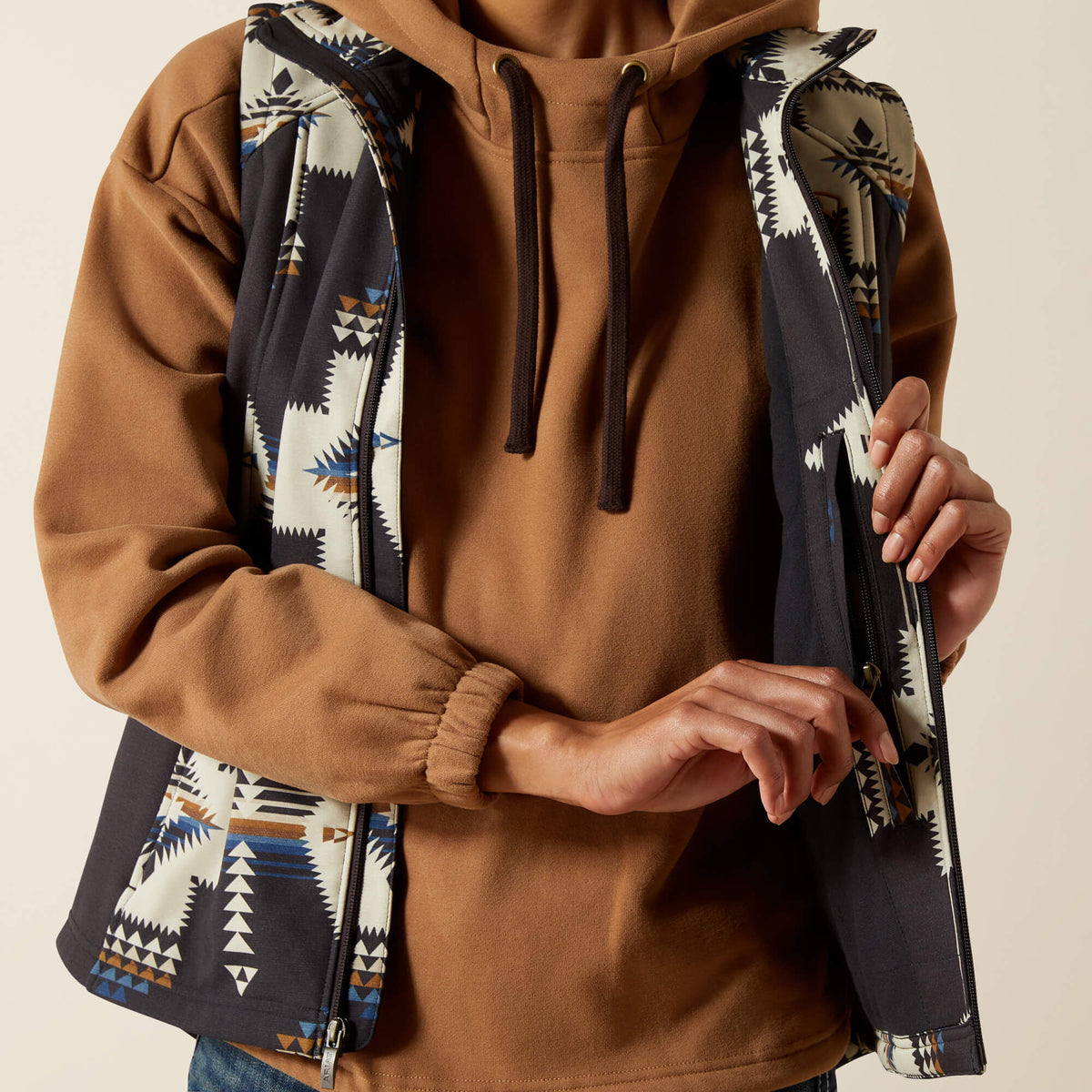 Ariat Classic | Ariat Logo Softshell Print Vest