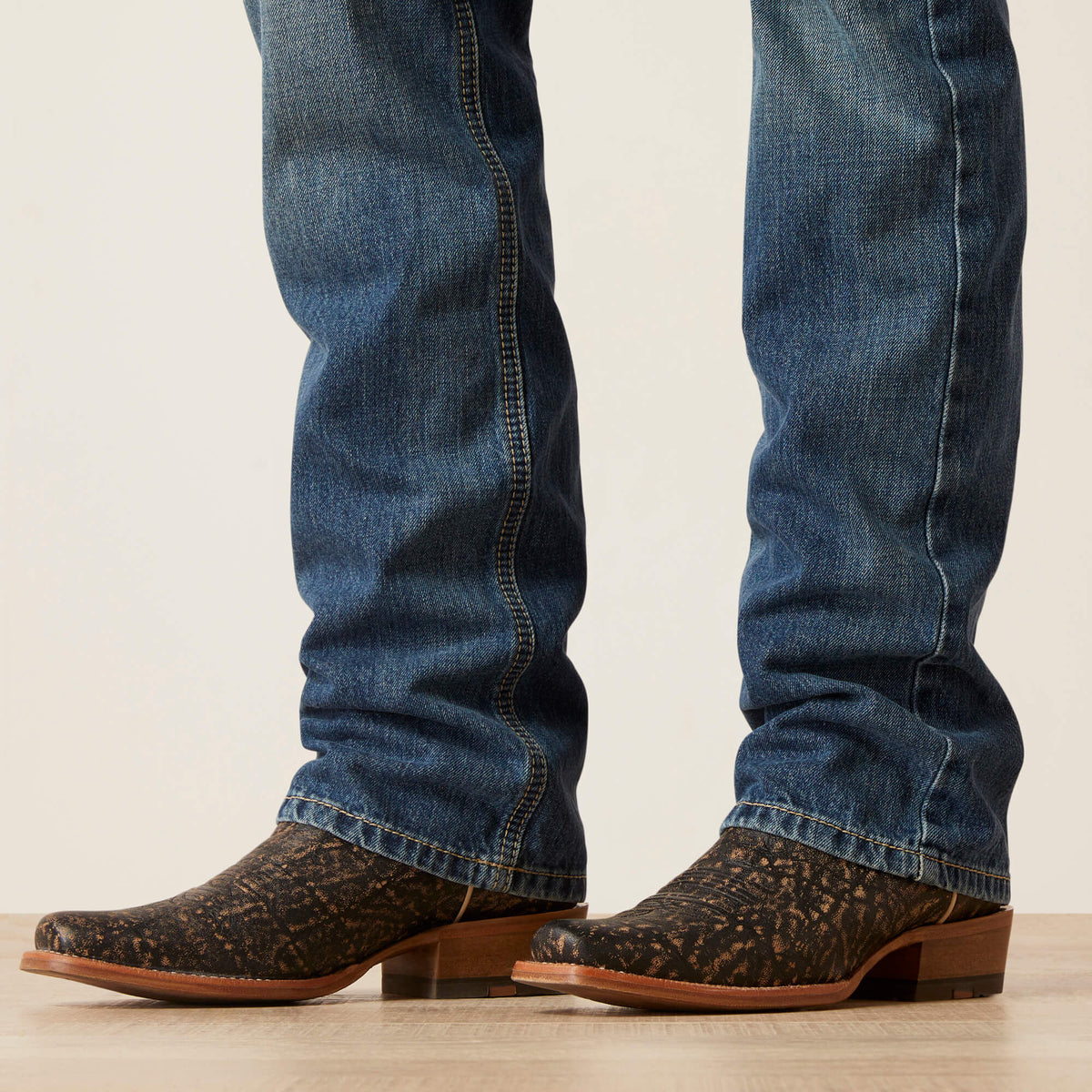 Ariat Classic | M7 Slim Ezra Straight Jean