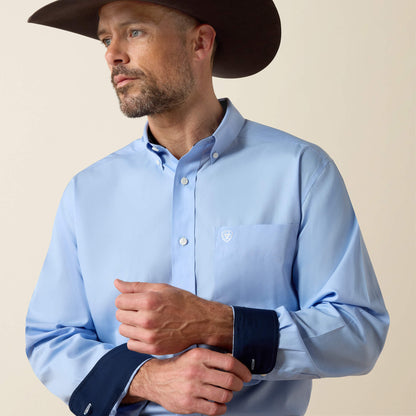 Ariat Signature | Wrinkle Free Solid Classic Fit Shirt