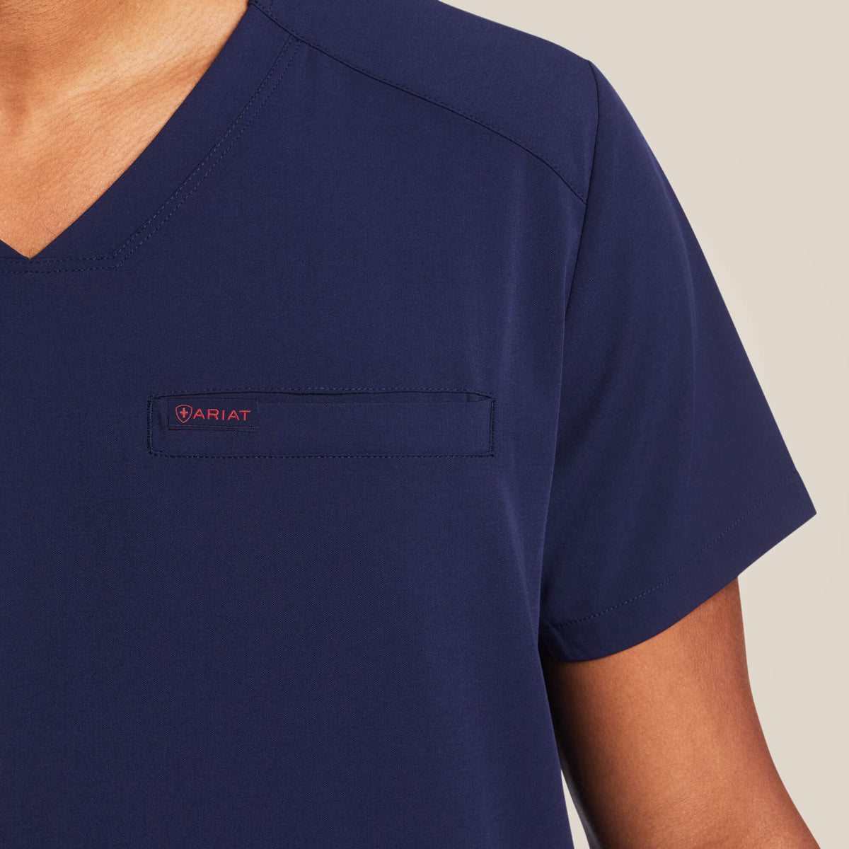 Ariat Essential | Derham 6 Pocket Scrub Top