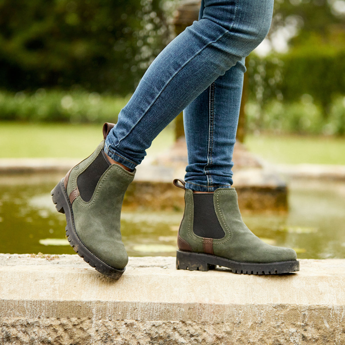 Ariat Trending | Wexford Lug Waterproof Chelsea Boot