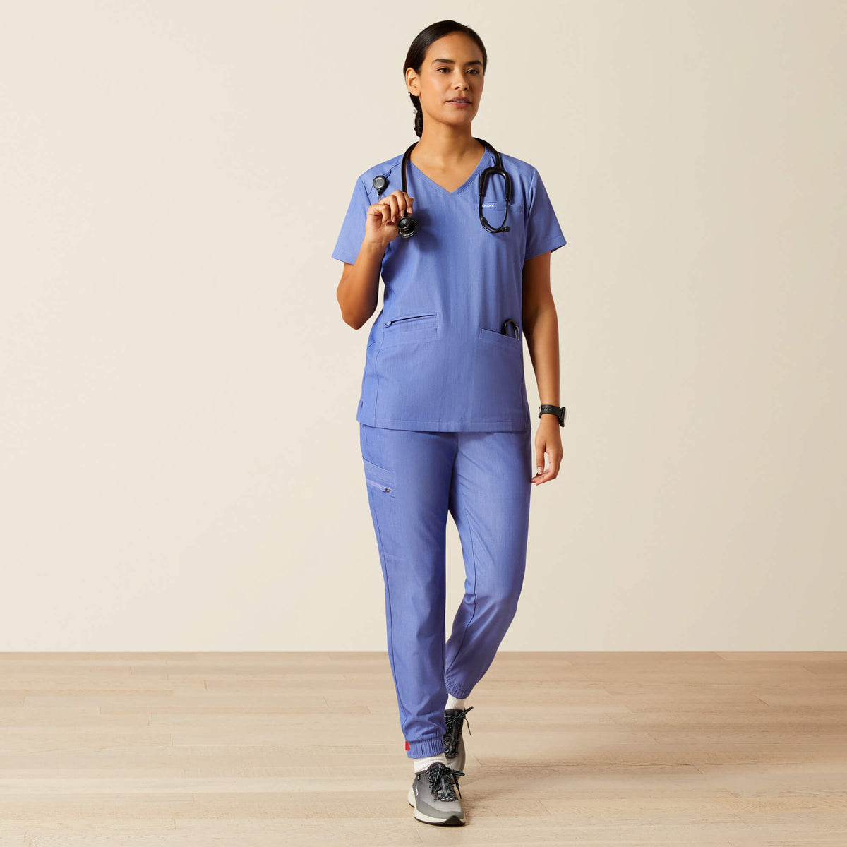Ariat Popular | Clara 6 Pocket Scrub Top