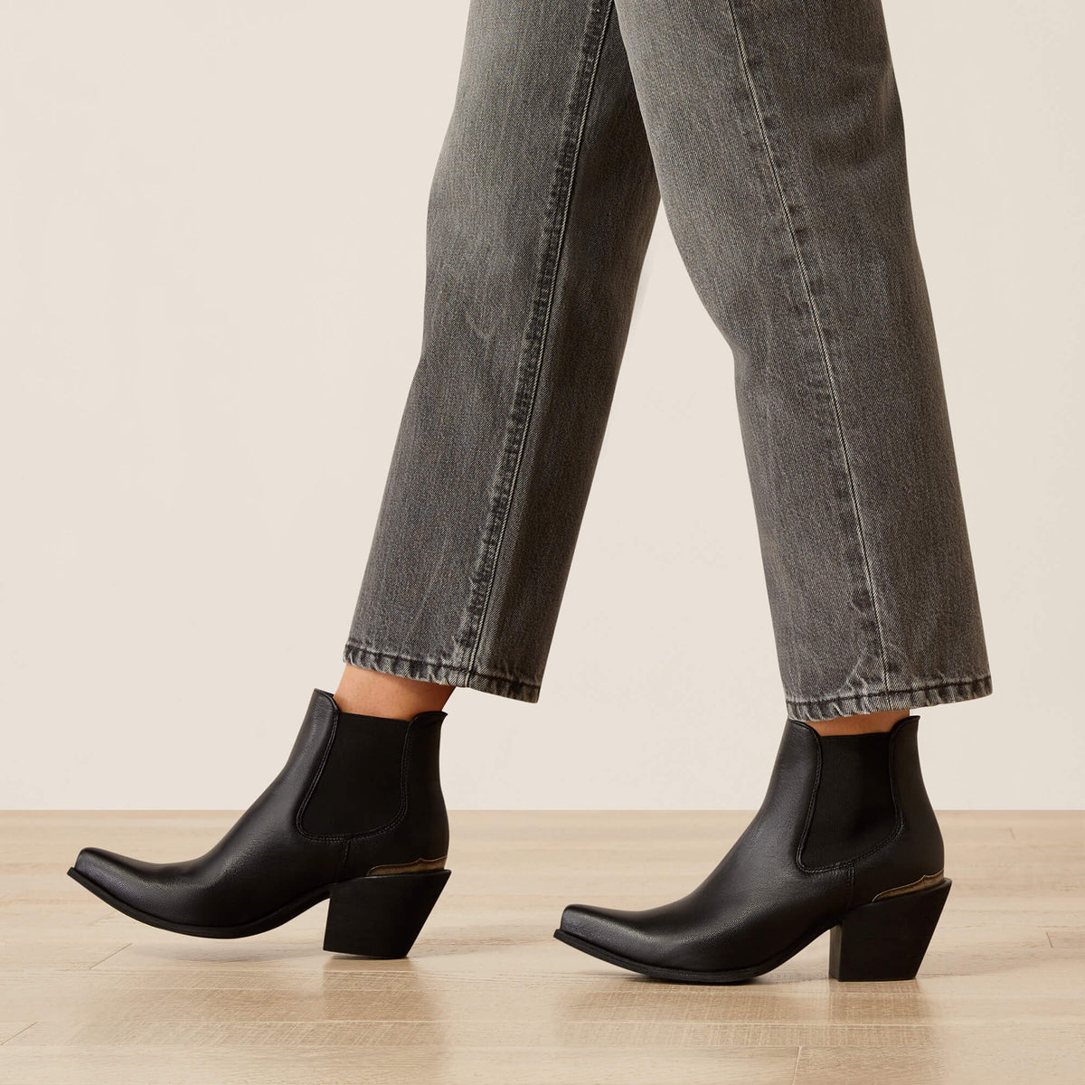 Ariat Signature | Ultra High Rise Jazmine Tomboy Relaxed Straight Leg Jeans