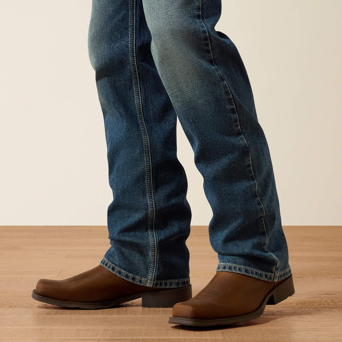 Ariat Essential | M4 Relaxed Acclimatize Dayne Boot Cut Jean