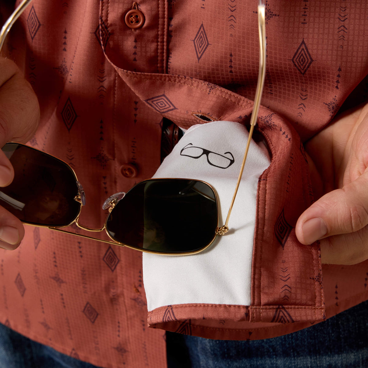 Ariat Exclusive | Printed VentTEK Classic Fit Shirt