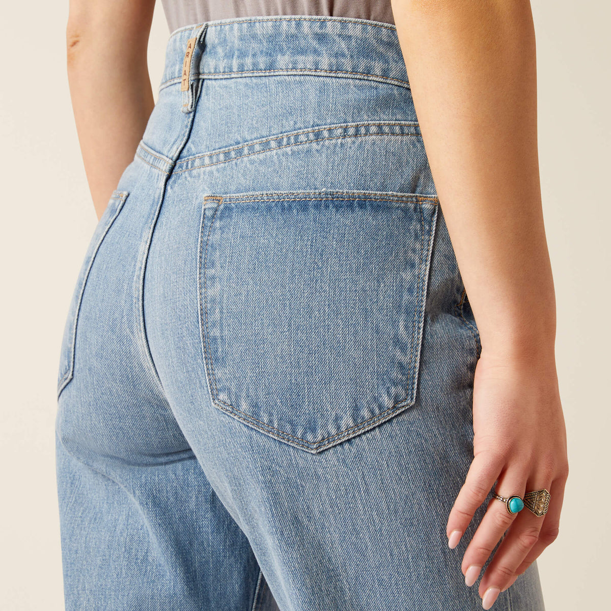 Ariat Top Pick | Ultra High Rise Tomboy Straight Leg Jeans