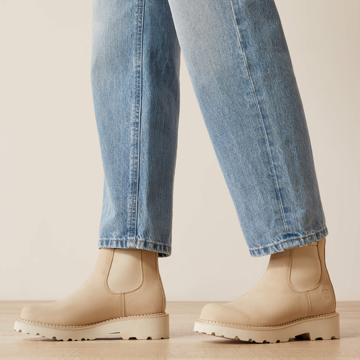 Ariat Top Pick | Ultra High Rise Tomboy Straight Leg Jeans