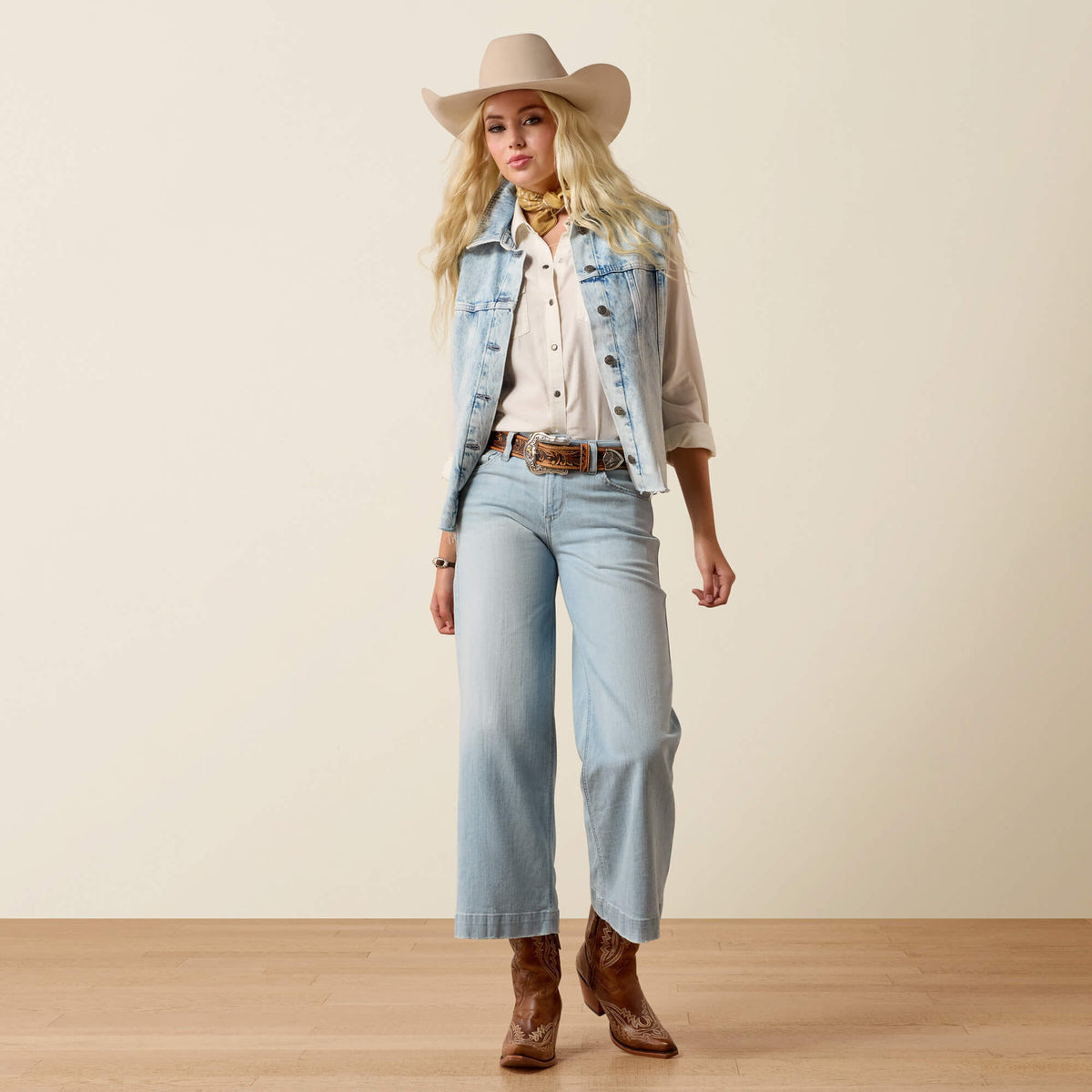 Ariat Value | Perfect Rise Clare Wide Leg Crop Jeans