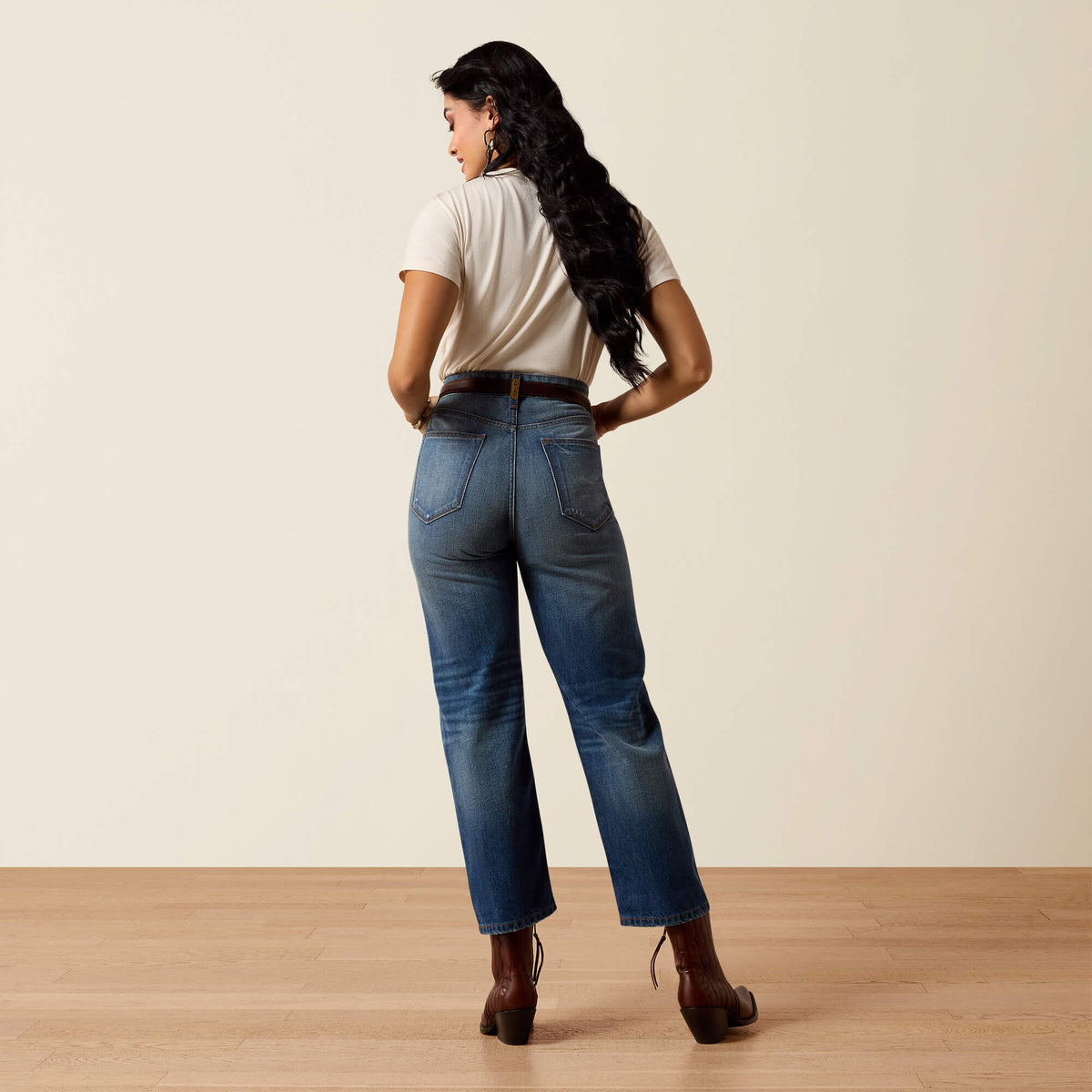 Ariat Value | Ultra High Rise Relaxed Tomboy Straight Leg Jeans