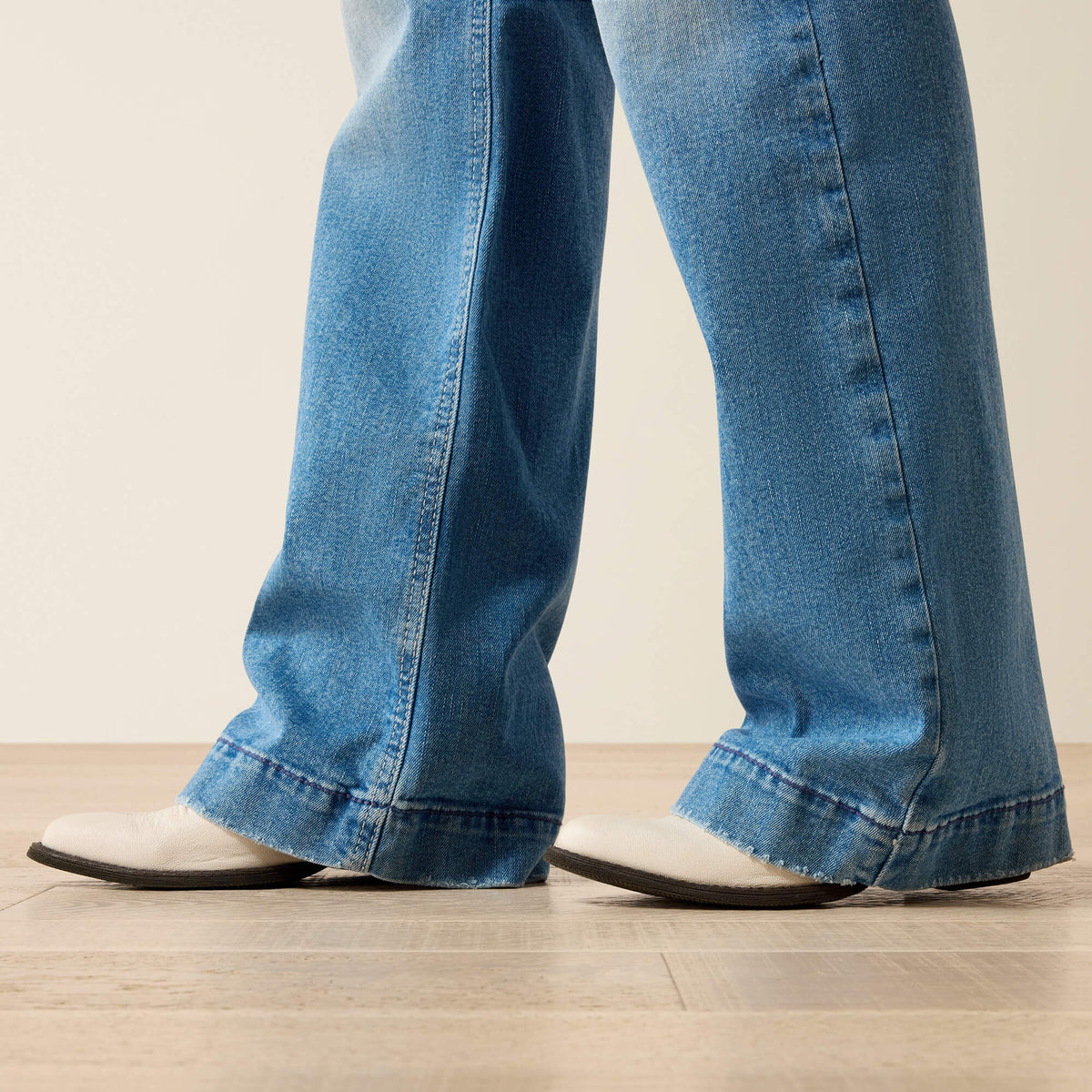 Ariat Top Pick | Mid Rise Clara Trouser Jeans