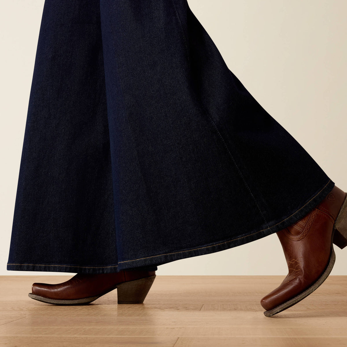Ariat Exclusive | Ultra High Rise Jazmine Super Wide Jeans
