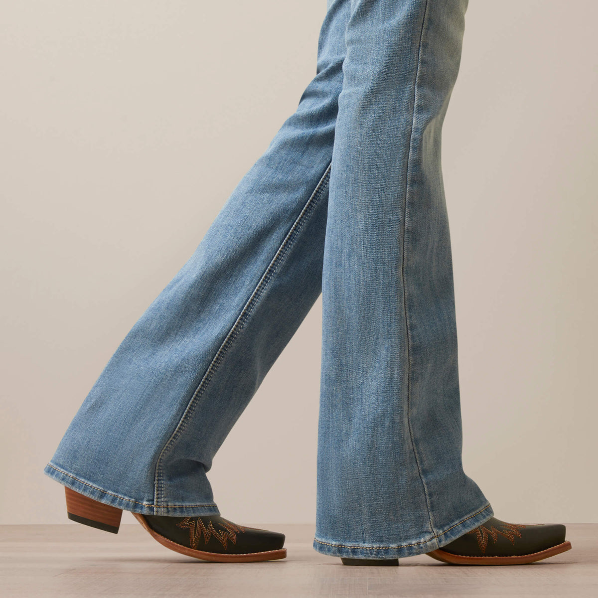 Ariat Customer Favorite | R.E.A.L. Perfect Rise Arrow Fit Penelope Boot Cut Jean