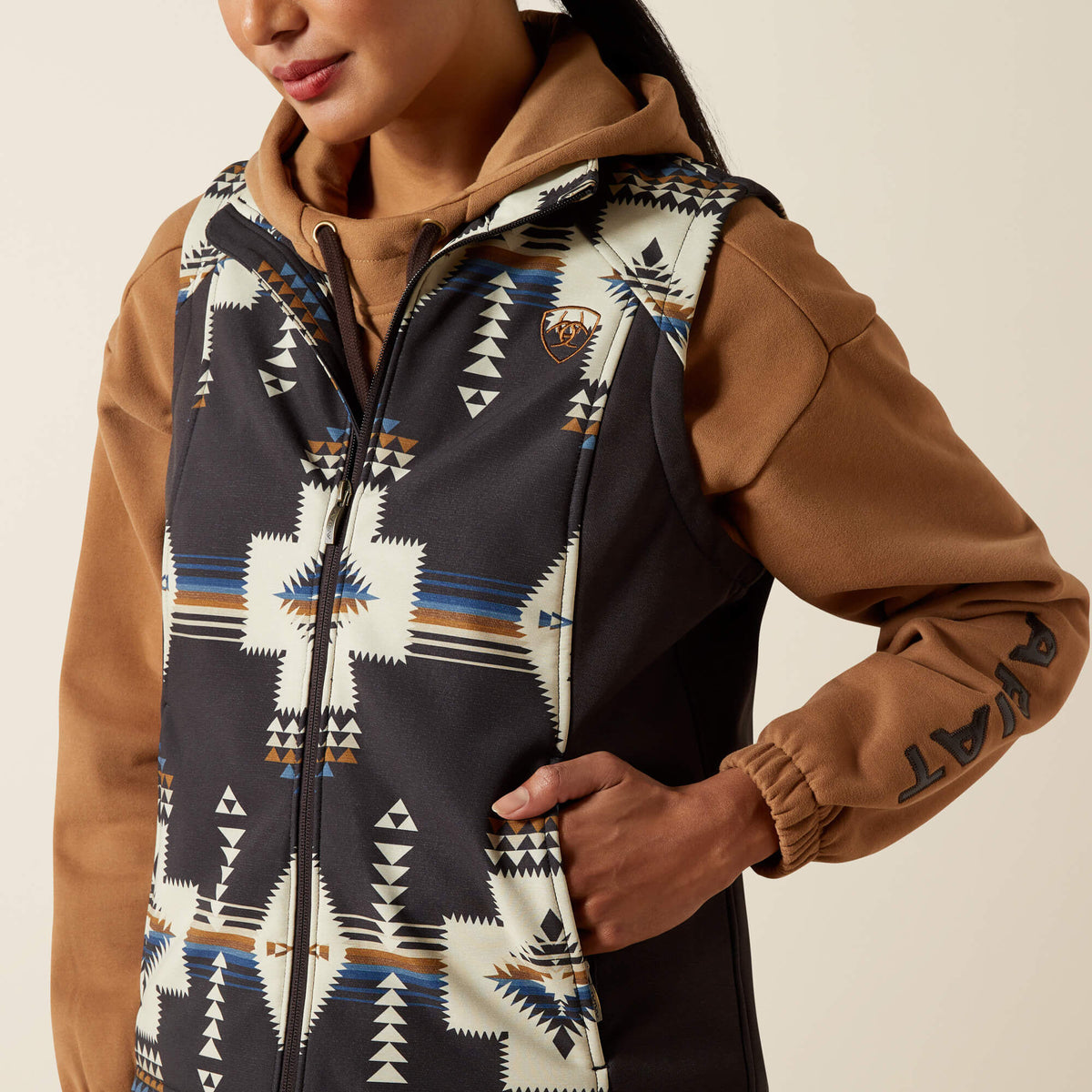Ariat Classic | Ariat Logo Softshell Print Vest