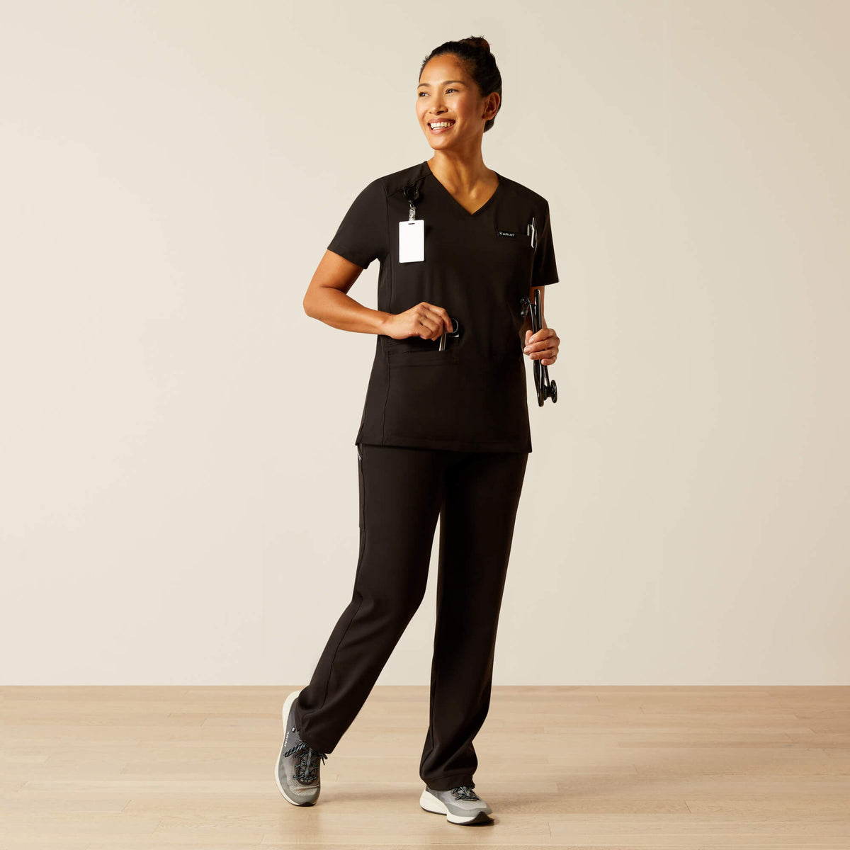 Ariat Featured | Clara 6 Pocket Scrub Top