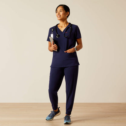 Ariat Quality | Clara 6 Pocket Scrub Top