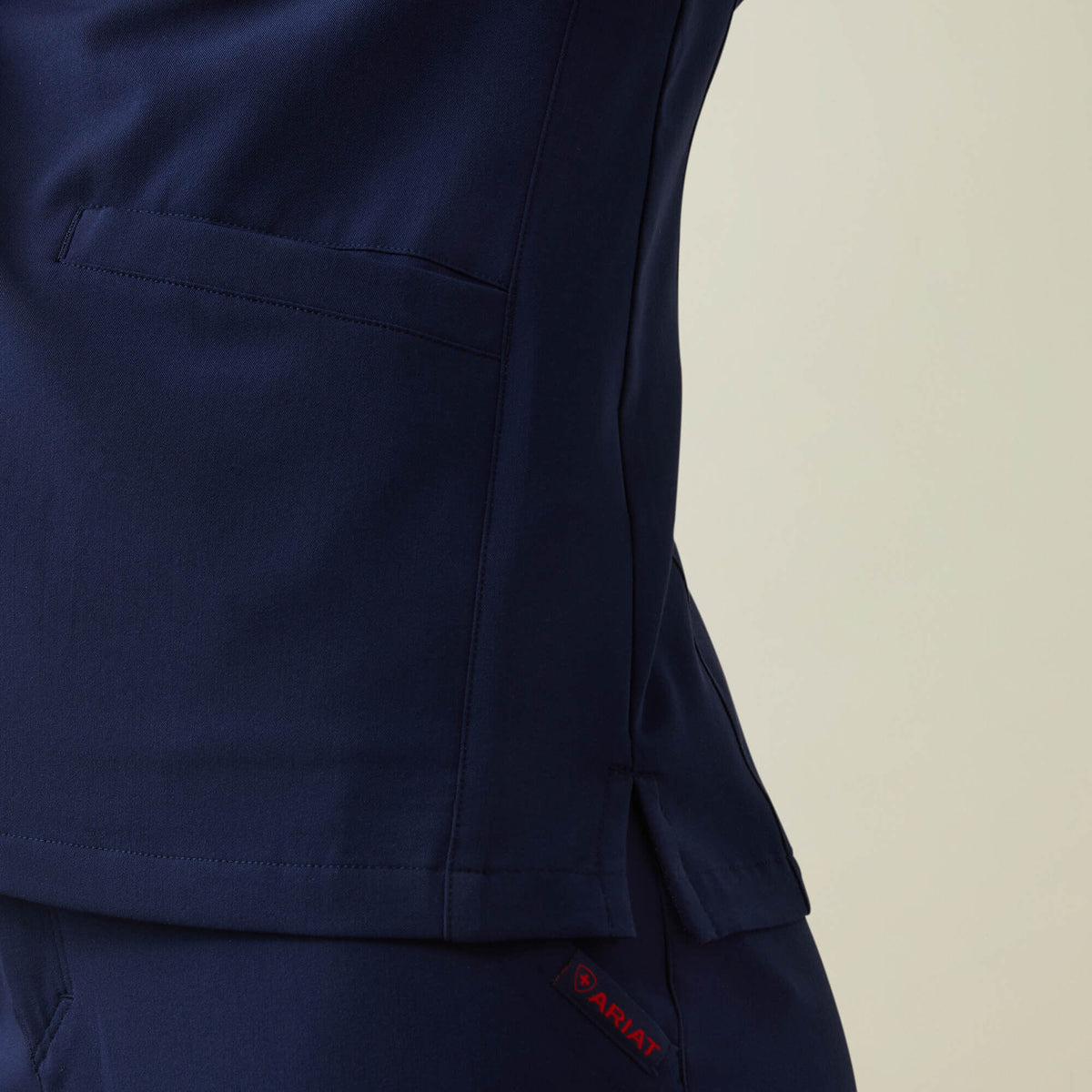 Ariat Quality | Clara 6 Pocket Scrub Top